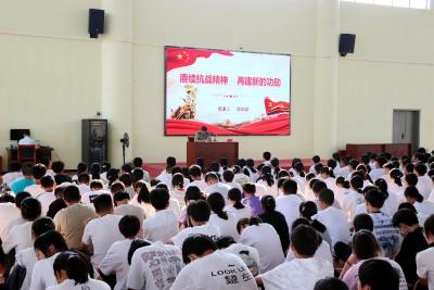 国防教育课点燃少年志 宜都二中这场讲座让爱国情扎根