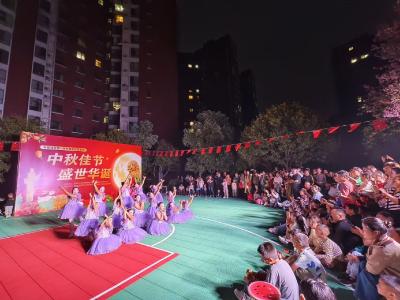 晚会搭台、游园添趣，这一双节社区盛宴有滋有味
