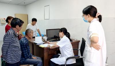 松木坪镇中心卫生院眼科门诊开诊：专家定期坐诊，守护居民清晰“视界”