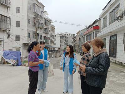 “防诈指南”送进街巷