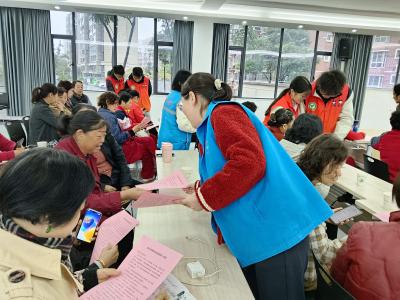 线上置顶线下敲门，名都社区打通医保宣传“最后一公里”