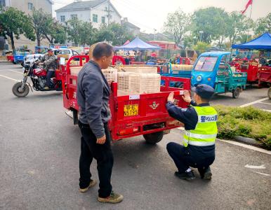 柑橘丰收季 摩托“穿新衣”