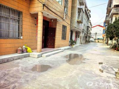 坑洼巷变平坦路