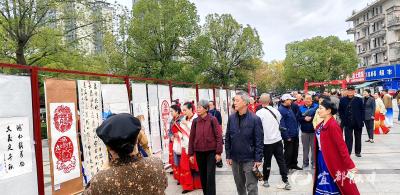 80幅作品藏热爱：宜都老体协40周年文化预展启幕