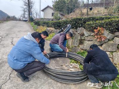暖冬解水愁！杉木坑村为独居老人牵通“幸福水管”