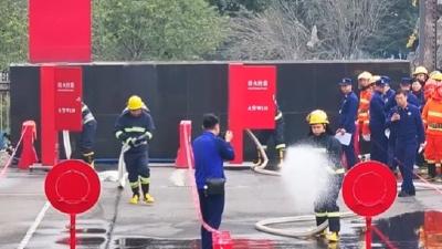 12月5日，宜都开展多种形式消防队伍技能大比拼