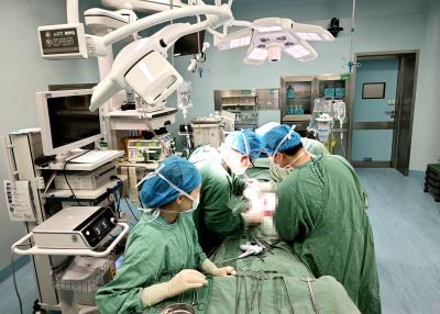 凌晨手术室，生命“摆渡”7小时……