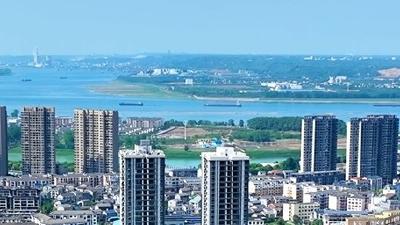 12月5日，《我身边的创城故事》走进陆城街道东风社区，看老旧小区如何“改”出宜居新生活