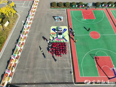 操场变身探险乐园？宜都交警带娃探安全奥秘