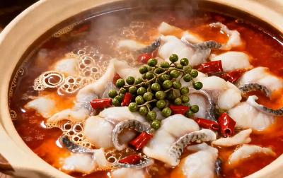 解锁本土味道！水煮财鱼片做法来咯！今天（12月10日）下午3点，锁定“我的宜都”综合服务平台直播间，继续美食探寻之旅