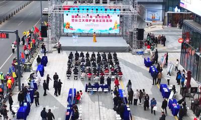 12月2日，宜都开展2025年“宪法宣传周”暨长江大保护法治实践活动