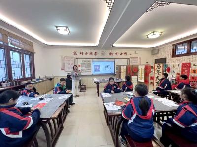 宜都教师省级舞台展书法教育魅力