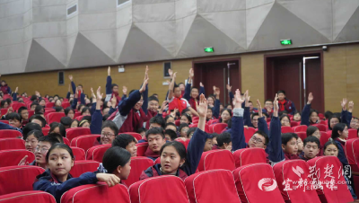 【荆楚网】“宪”在行动！宜都外国语学校的这堂宪法课掌声不断