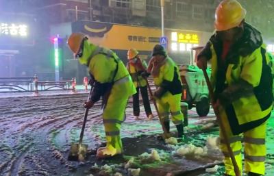 冰雪如期而至！宜都干群合力扫雪除冰保畅通