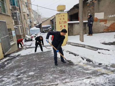 全力除雪保畅 为民保驾护航