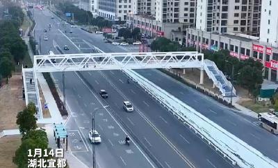 宜华大道人行天桥正式投入使用