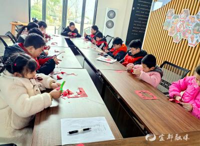 红纸翻飞承传统 温情守护助成长