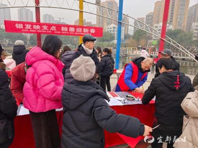 名都社区“知心巴士”载满幸福进小区