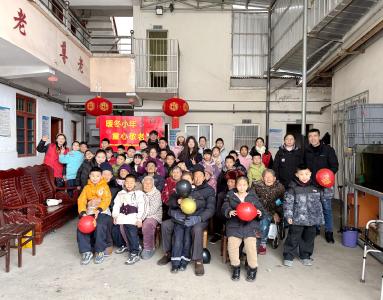 【网络中国节·春节】太治愈！28颗童心温暖养老院
