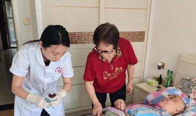 一面锦旗 见证脑梗老人的康复年记