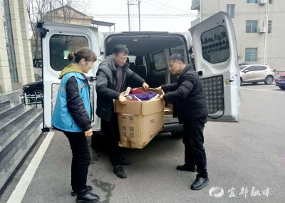 爱心棉鞋送温情