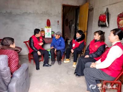 新春“暖心包”送达！枝城吴天祥小组把关怀送到家