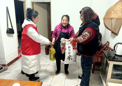 社企“牵手”递暖流