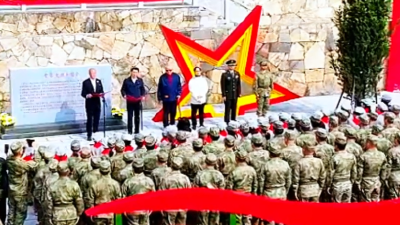 3月31日，贺学文文化广场建成暨贺炳炎硬骨头民兵连授旗仪式举行