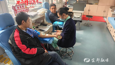 献血、清扫：快递“小哥”诠释雷锋精神