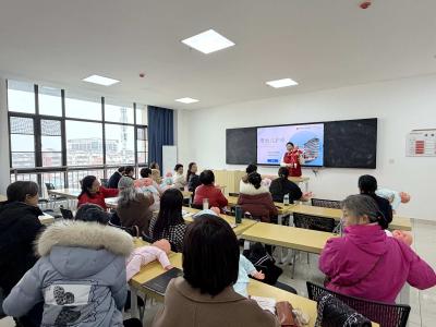 银龄学员“充电”学育儿