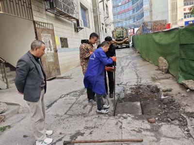 公共下水道堵塞，两小时疏通