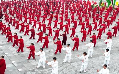 3月19日，宜都举办庆祝首个“国际太极拳日”中老年人太极拳展示活动