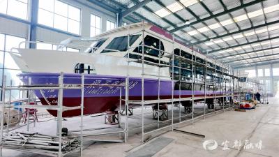 江辉海工神农溪纯电动游船加紧建造