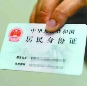 轮椅上的温情办证