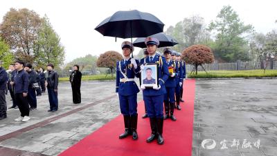 邓勇烈士安葬仪式在宜都举行