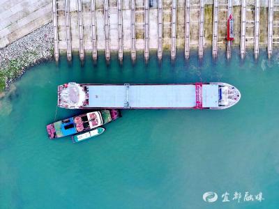 一周4艘新船密集下水？宜都海事“水陆空”立体护航