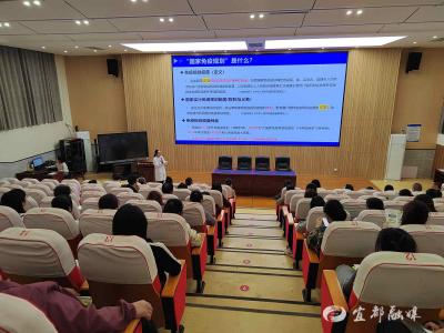 健康副校长开讲 为花季青春撑起“健康防护盾”