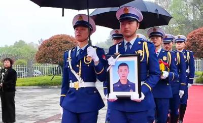 青山埋忠骨 浩气存天地！邓勇烈士骨灰葬入宜都市烈士陵园