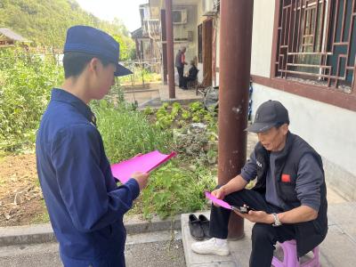 帐篷边、家门口，消防员挨个提醒……