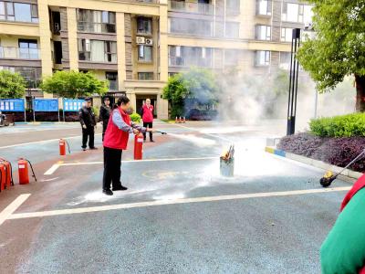 小区里的“安全练兵”