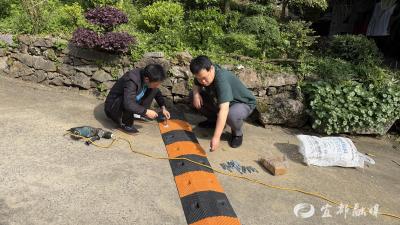 响应群众诉求 安装挡泥设施暖民心