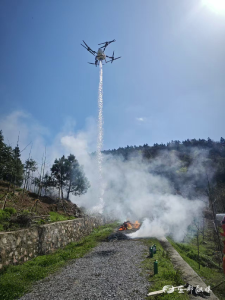 宜都演练空地协同扑灭森林火灾