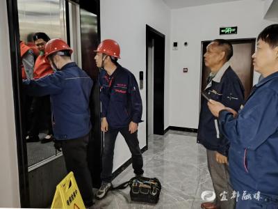 电梯突然被困怎么办？这场实景演练划重点