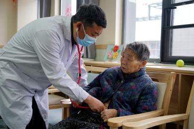 多学科“组团”上门守护 ，117名老人安康有专属“医”靠
