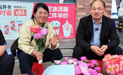 村书记线上线下带货忙，横冲村鲜切芍药热销市场