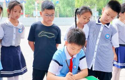 校园资源变课堂教材！5月21日，清江小学开展多学科校园特色课程活动
