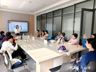 一静一动皆美好 老年大学里的“生活智慧”与“笔墨风雅”