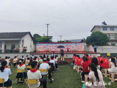童心同路暖童心 志愿筑梦庆六一