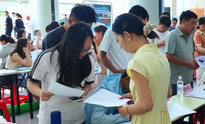 6月5日，宜都举行2026年百日千万招聘专项行动暨高校毕业生专场招聘会