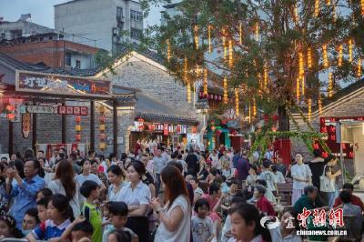 【中国新闻网】端午假期湖北A级景区揽客逾494万人次